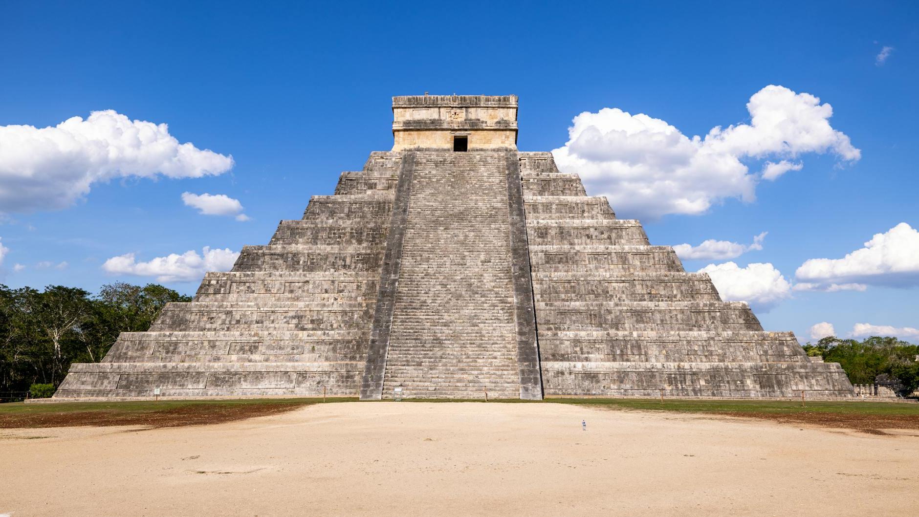 El Castillo, Chichen Itza, Yucatan, Mexico 