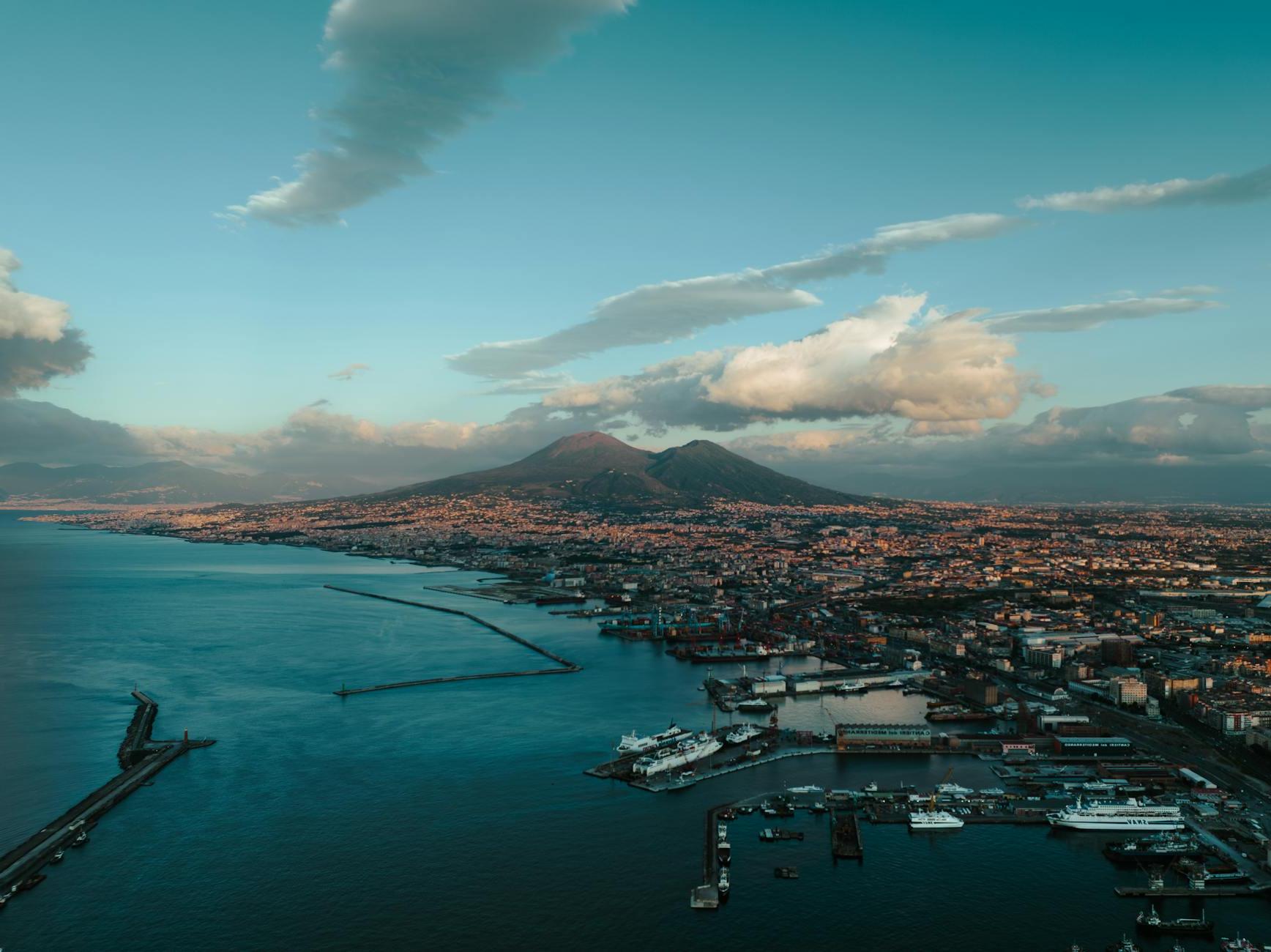 Explore the Beauty of Italy: Top 10 Must-Visit Attractions in Naples