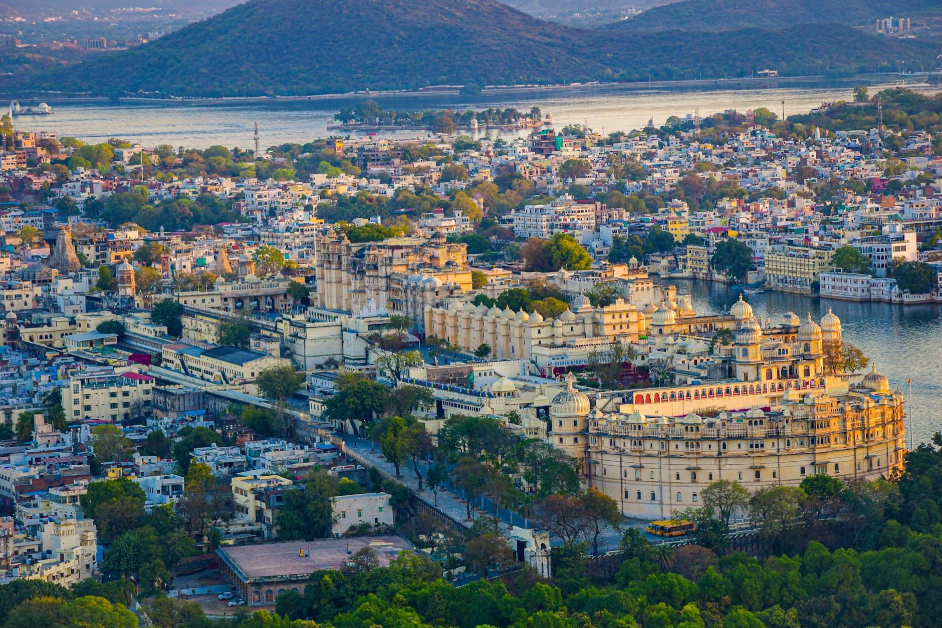 Top 10 Must-Visit Places in Udaipur for a Magical Experience