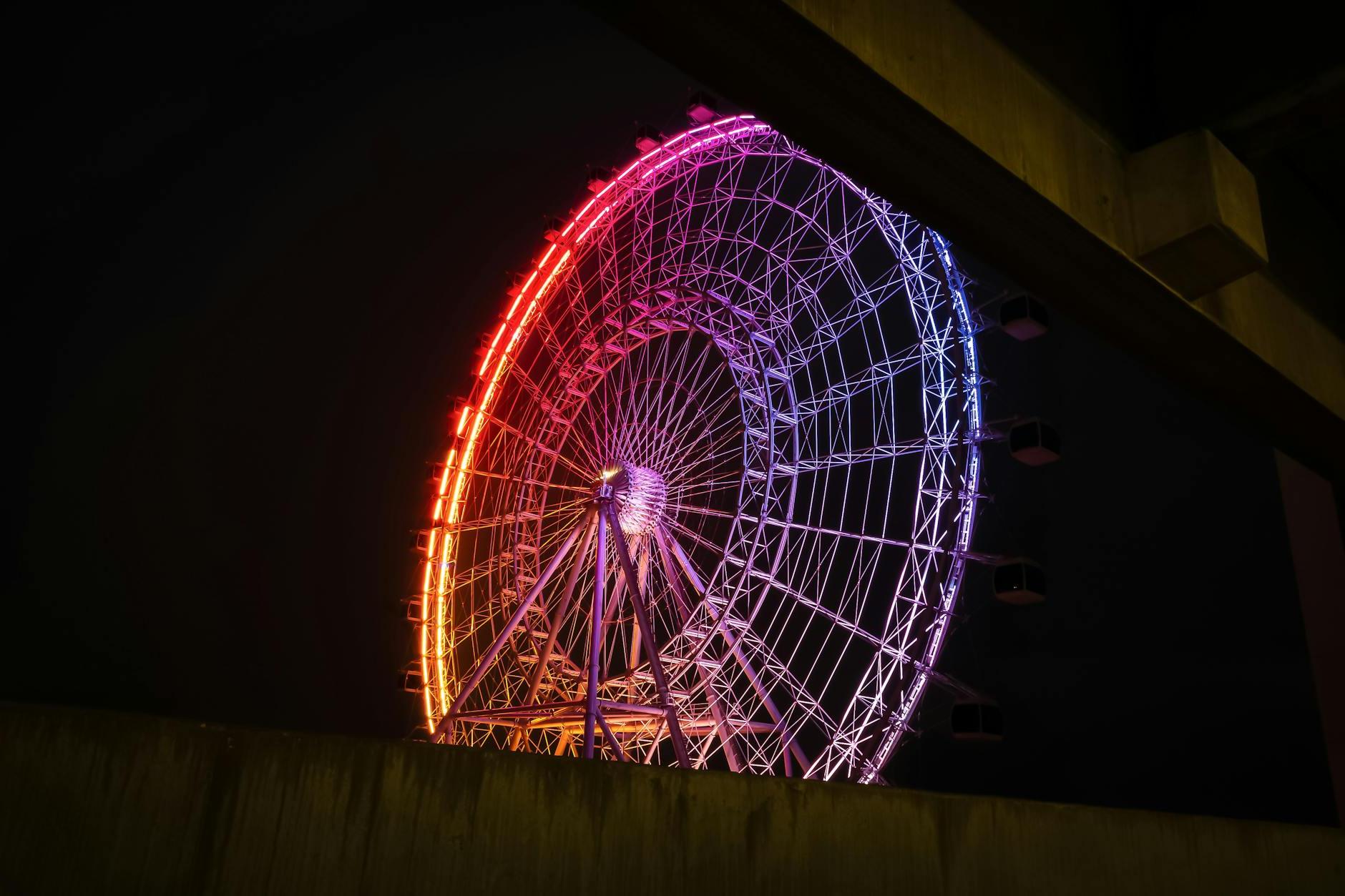 Orlando Eye by Merlin Entertainments at Night