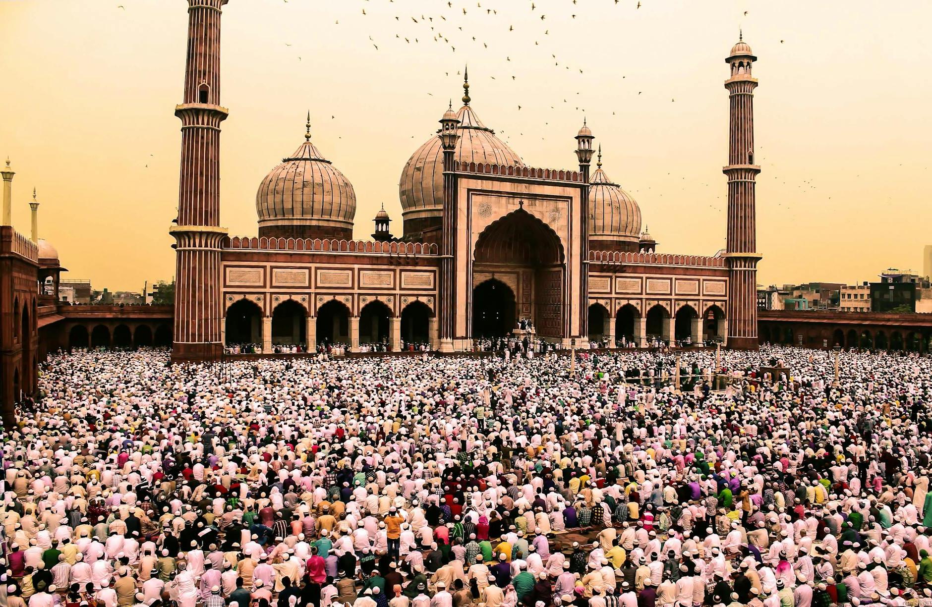 Photo Of Crowd Of People Gathering Near Jama Masjid, Delhi