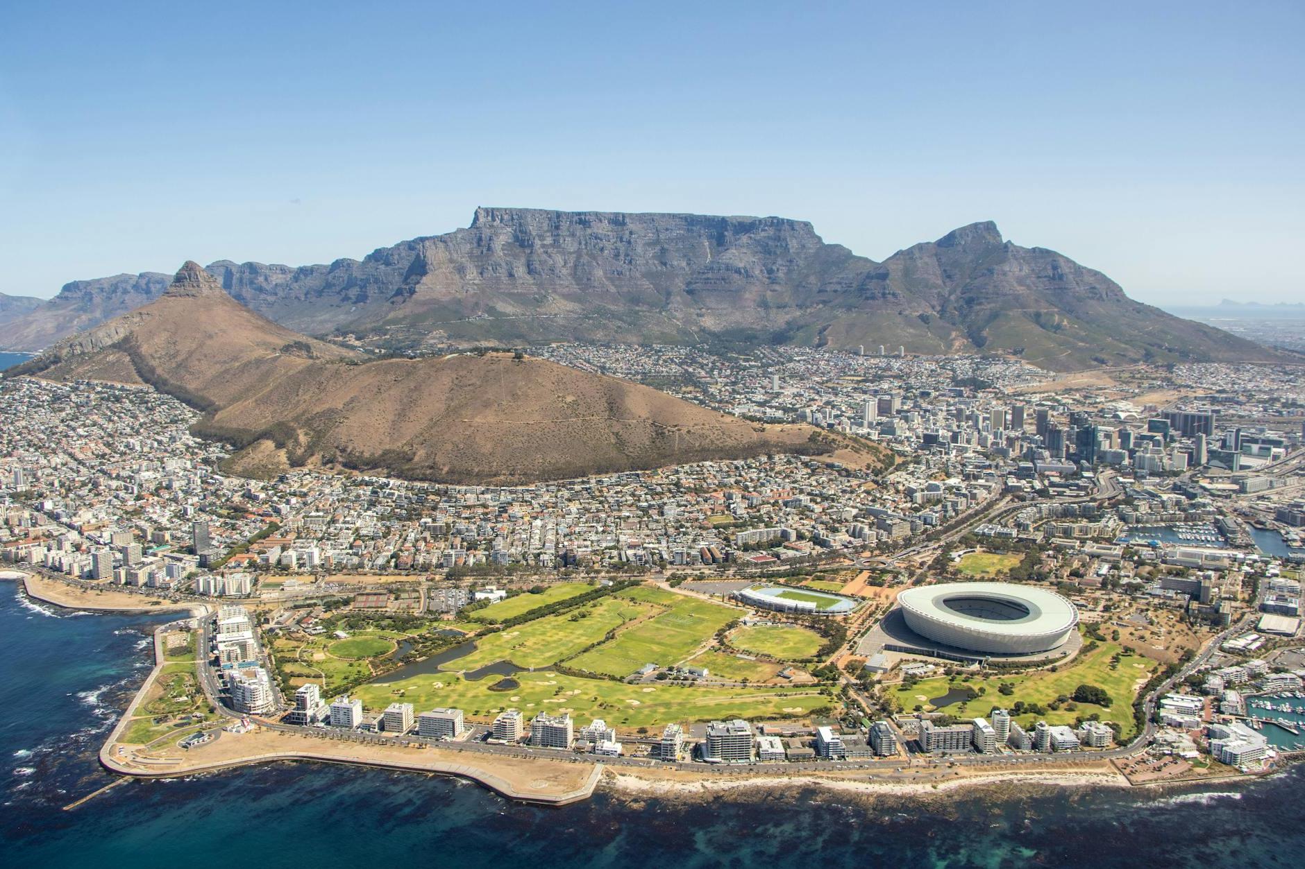 Top 10 Must-See Attractions in Cape Town: A Traveler's Guide